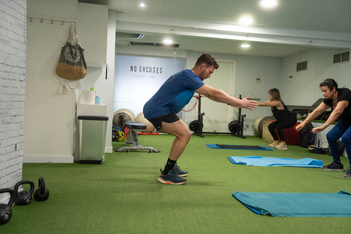 hombre haciendo entrenamiento funcional